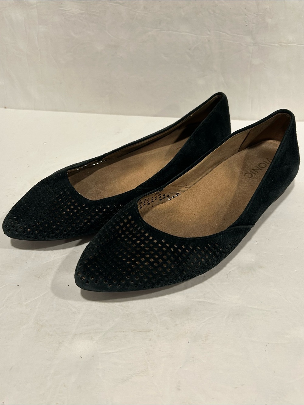 VIONIC Posey Black Perforated Nubuck Pointed Toe Ballet Flats Size 9 Wide